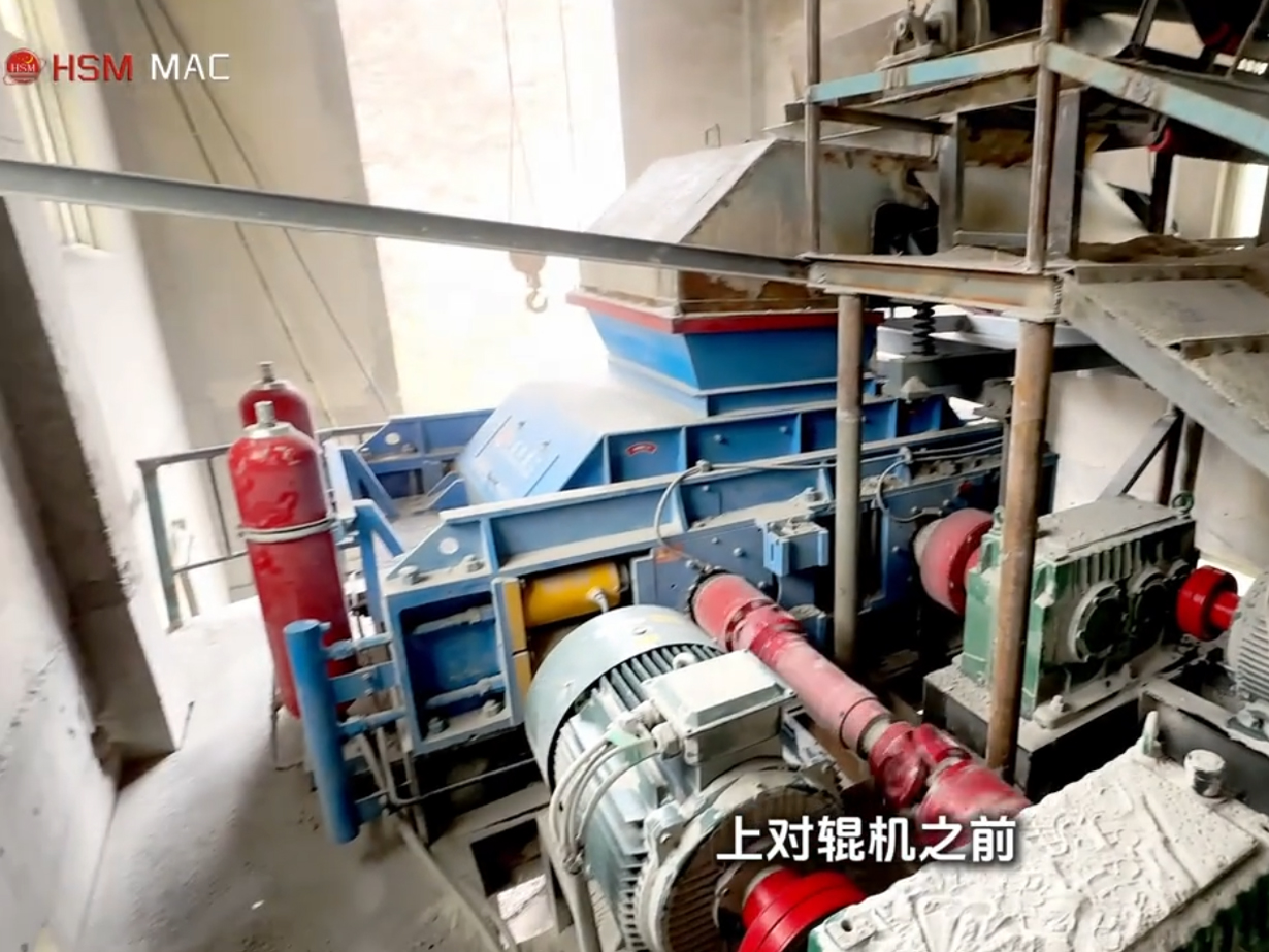 洛陽金礦破碎用對輥破碎機(jī)生產(chǎn)現(xiàn)場